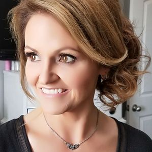 Meet your Posher, Kelli